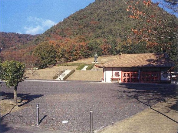 写真：吉備真備銅像 館址亭 枝垂槐